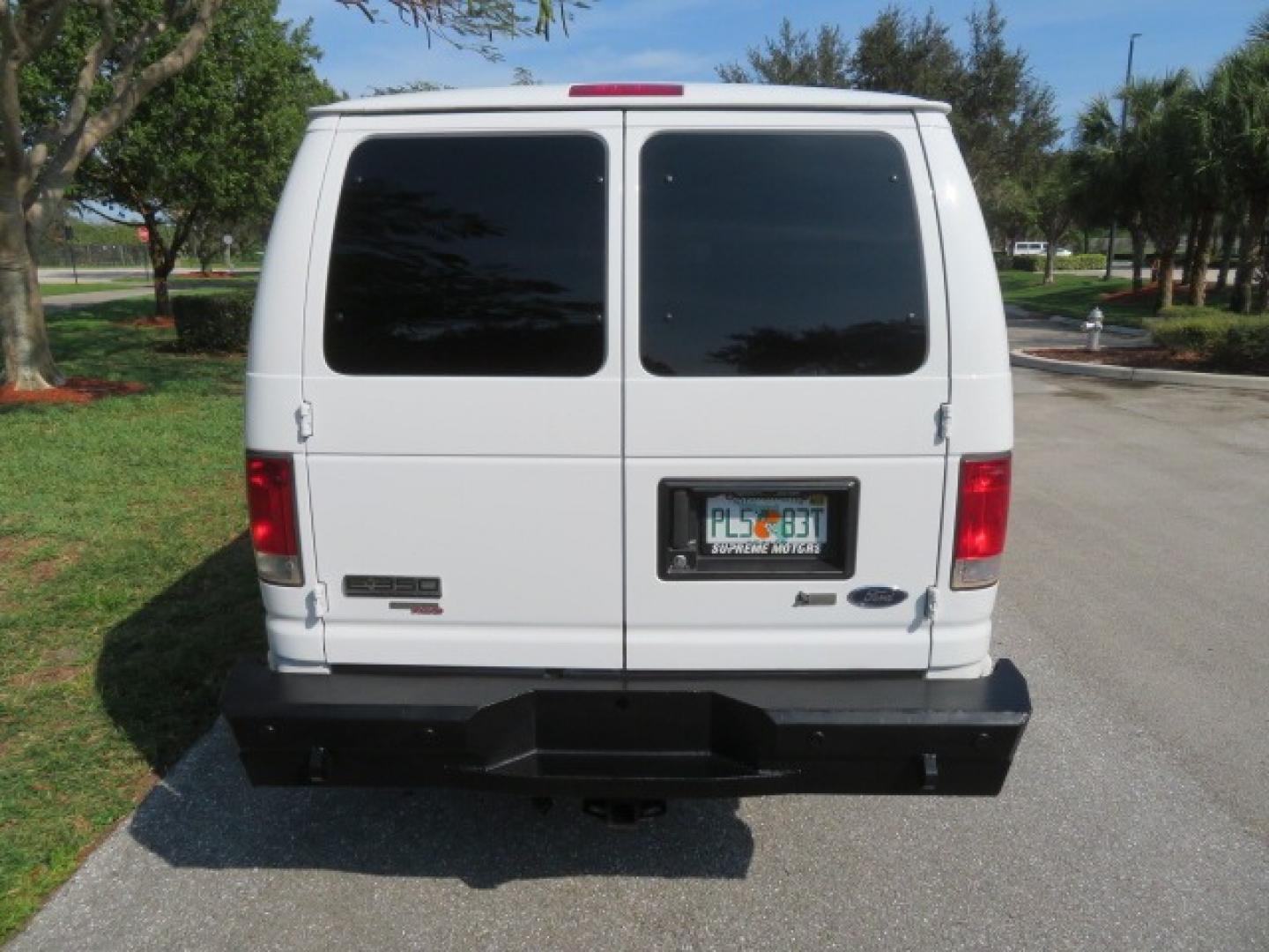 2014 White /GRAY Ford E-Series Wagon XLT (1FBSS3BL6ED) , AUTOMATIC transmission, located at 4301 Oak Circle #19, Boca Raton, FL, 33431, (954) 561-2499, 26.388861, -80.084038 - Photo#35